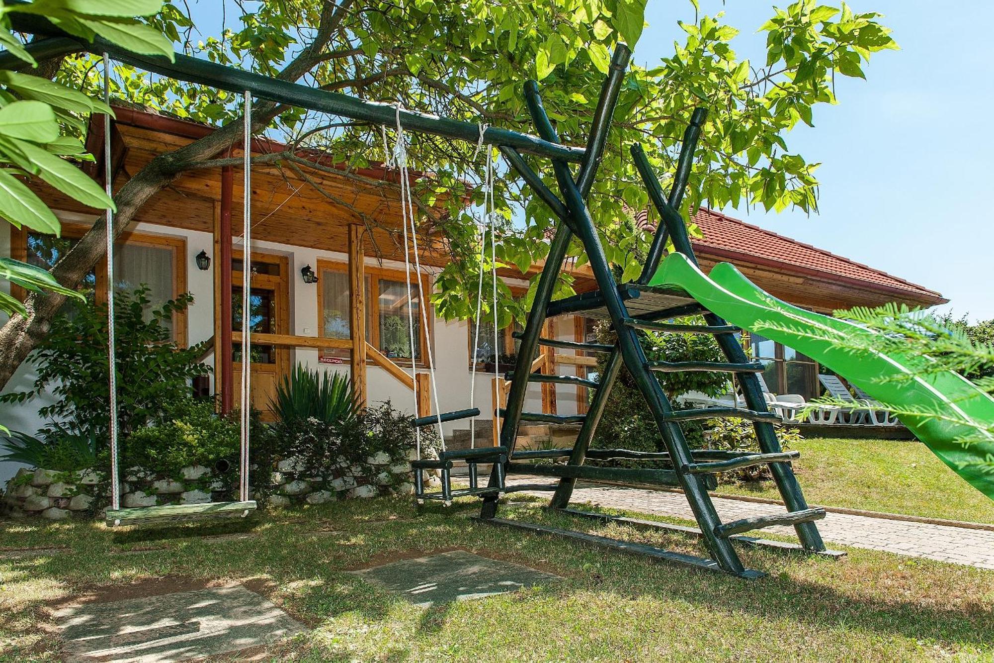 Alina Apartmanhaz Heviz Exterior photo